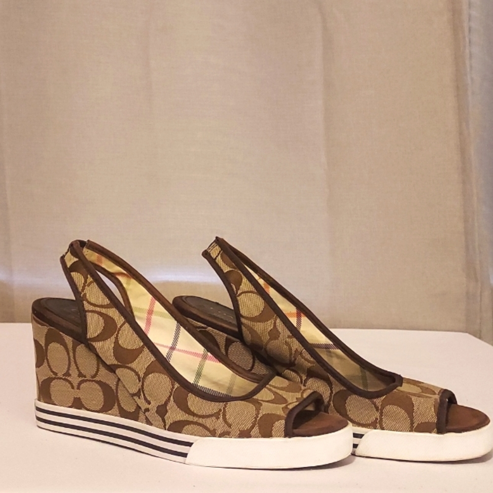 COACH SYDNEY WEDGES 8.5